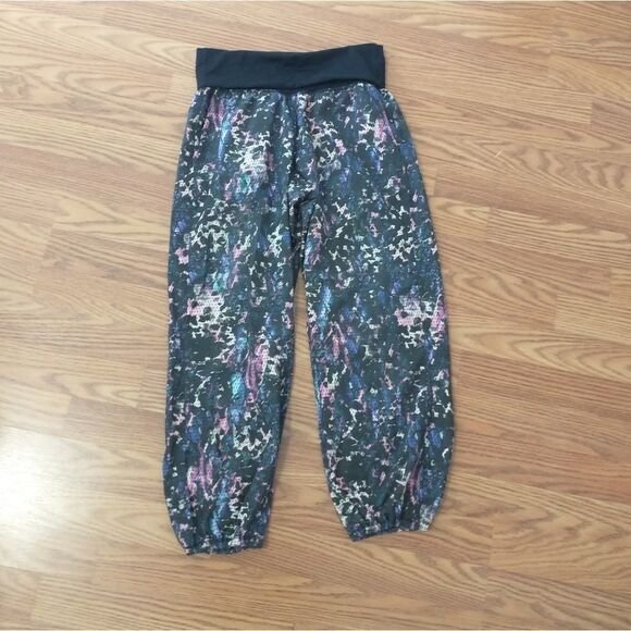 Lululemon Om Pant Floral Sport Black Multi 4 - Picture 2 of 3